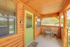 Image of Cozy Couple's Cabin Retreat in Concan!