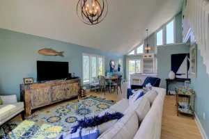 Image of Linger Longer 3 Bedroom Home by RedAwning