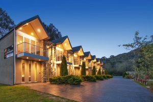 Image of Centenary Peaks Riverview Townhouses Bright