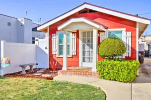 Image of 8 Mi to Aquarium Long Beach Bungalow with Patio!