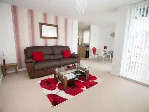 Image of Comfortable Swindon Town Centre Apartments, FREE Parking, sleeps up to 8