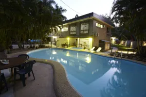 Image of 3 Bedroom House in Arcadia with huge Pool and Wifi 'Brookehaven'