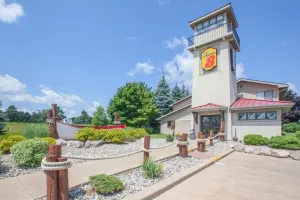 Image of Super 8 by Wyndham Houghton Lake