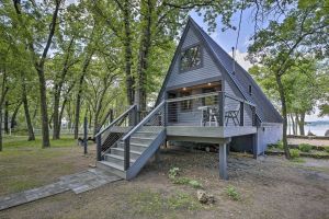 Image of Lake Pepin Cottage with Decks and Private Beach!