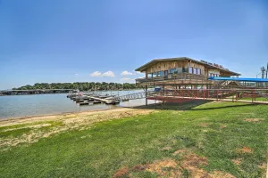 Image of Eufaula Retreat w/ Lake Views: Walk to Marina