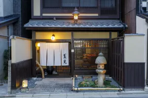 Image of Gion Misen Furumonzen
