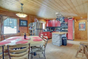Image of 2 Mi to Skiing: Casper Cabin w/ Mtn Views!
