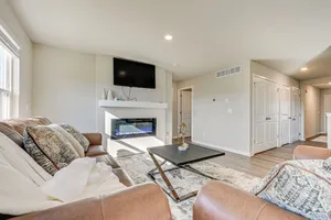Image of 15 Mi to Dtwn Des Moines: Pet-friendly Waukee Home