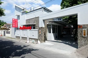 Image of RedDoorz near Solo Square 3