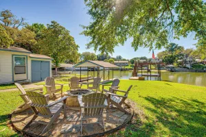 Image of Waterfront Retreat w/ Hot Tub in Gun Barrel City!