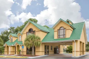 Image of Howard Johnson by Wyndham Dothan