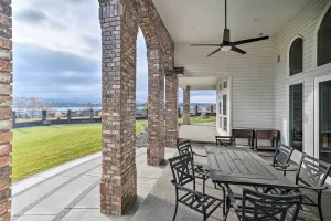 Image of Pasco Condo with Columbia River Views and Hot Tub