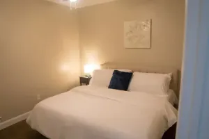 Image of Serene 3BR Apartment 4TVs Free Wi-Fi & Parking -E-