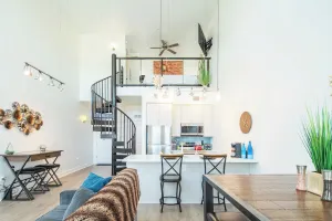 Image of King Bed - Top Floor 2sty Loft - Parking 4058