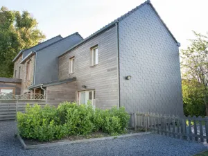 Image of Cottage in Coremont with Garden