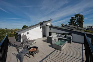 Image of Modern Loft Rooftop Deck Venice Beach Studio Bedroom Apts by RedAwning