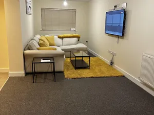 Image of Stunning 5-bed House in Peterborough, Host 15 g