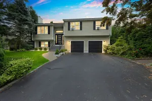 Image of Minimal Modern Home Getaway 4 Bedroom Home