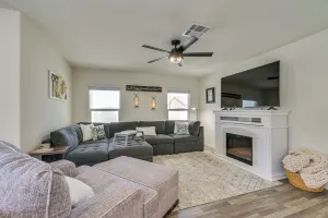 Image of 1 Mi to Golf Course: Bright Mohave Valley Home