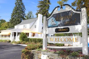 Image of Admiral Motel