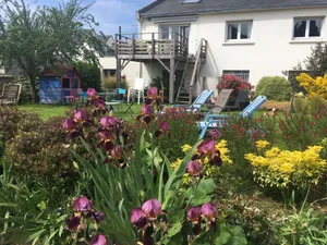 Image of Unusual duplex with garden