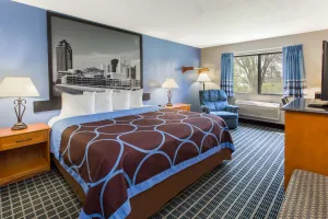 Image of Super 8 by Wyndham Iowa City/Coralville