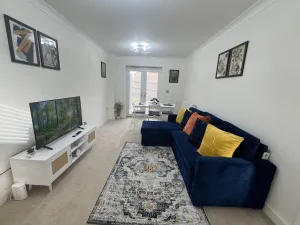Image of Near City - 3BR - 2 Bath - Sleeps 9 - Parking