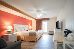 Image of Island Sun Inn & Suites - Venice, Florida Historic Downtown & Beach Getaway