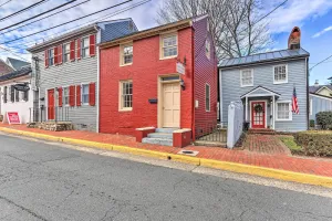 Image of Townhome in Leesburg Historic District!
