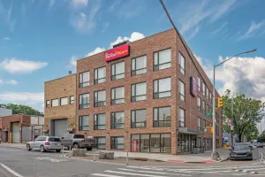 Image of Red Roof PLUS Brooklyn - 3rd Ave