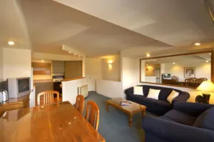 Image of Lakefront Apartments,18 LAKE ESPLANADE ROAD