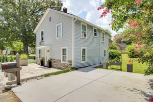 Image of 2 Mi to USC Campus: Peaceful Apartment w/ Yard
