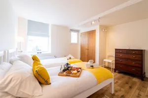 Image of Stylish Spacious 1 bed Apartment - Downtown