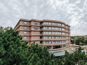 Image of DoubleTree Suites by Hilton Hotel & Conference Center Chicago-Downers Grove