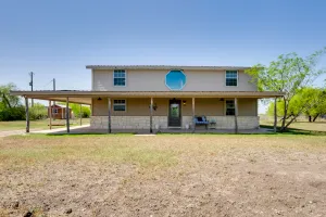 Image of Pet-friendly Cabin on 3 Acres: 7 Mi to Uvalde!