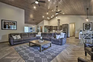 Image of Stylish Home with Expansive Deck in Show Low!