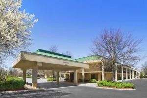 Image of Howard Johnson by Wyndham Greensboro Near the Coliseum