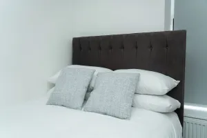 Image of 4 Bed Failsworth Home, 3 Bathrooms inc Free Parking-Workspaces-Garden - Long Term Stay Only, Near City Centre