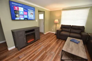 Image of 20 min Walk to ND 3 Bedroom 2 Bath Home 54475