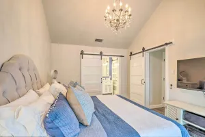 Image of Horseshoe Bay Townhome w/ Patio & Outdoor Pool!