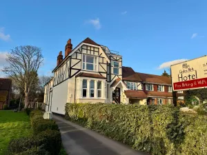 Image of Gidea Park Hotel