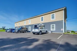 Image of Golf Course View: Centrally Located Condo in Erie