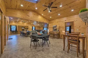 Image of Spacious Kansas Retreat On-Site Disc Golf!