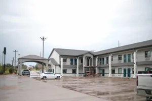Image of Days Inn & Suites by Wyndham Gonzales TX
