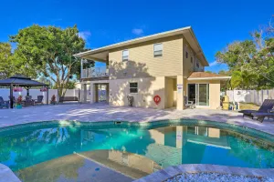 Image of Modern Clearwater Home with Deck 9 Mi to Beach
