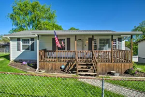 Image of Dog-Friendly Fayetteville Home with Hot Tub!