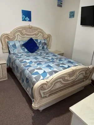 Image of Busy Bee - Guest House - Self Service