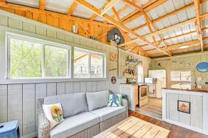 Image of Secluded on 10 Acres: Livingston Getaway w/ Sauna!