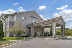 Image of Comfort Suites Lake Geneva East