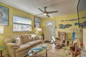 Image of Comfy Dunedin Escape 1 Block to Main Street!